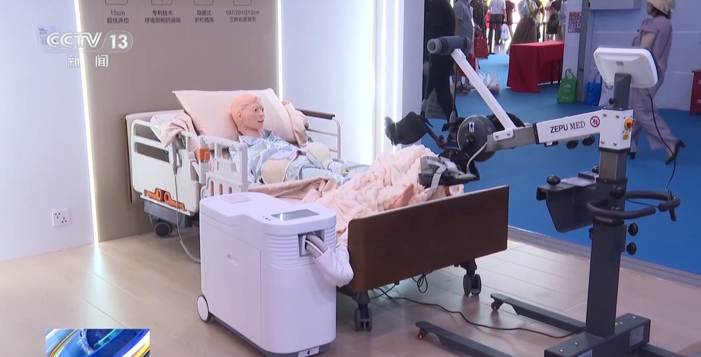 养老服务机器人都能干点啥？陪老人下棋、监测生命体征(图5)