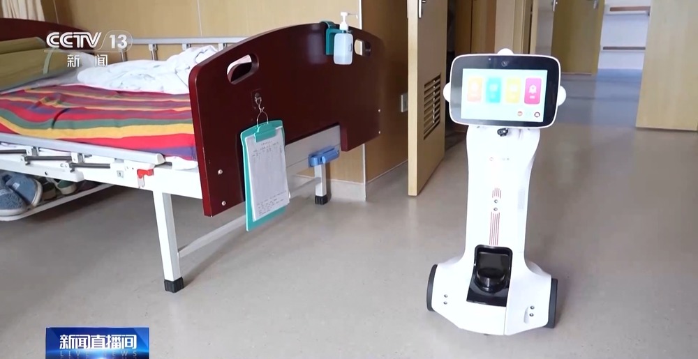 养老服务机器人都能干点啥？陪老人下棋、监测生命体征(图3)